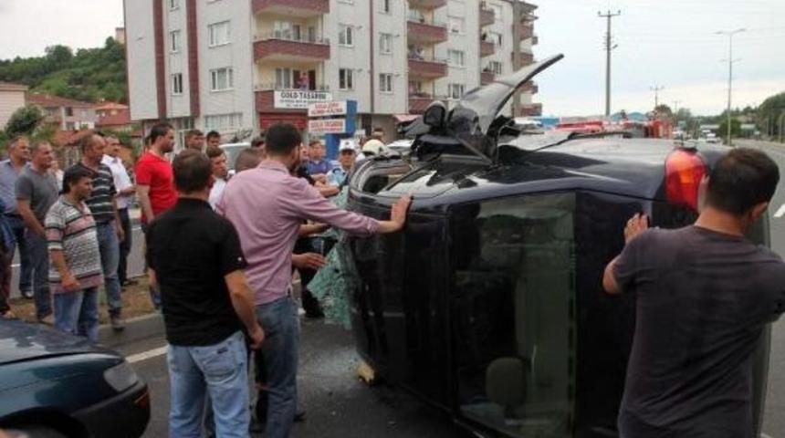 Takla Atan Otomobilin S&uuml;r&uuml;c&uuml;s&uuml; &Ccedil;eki&ccedil;le Cam Kırılarak Kurtarıldı