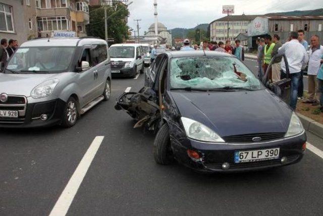 Takla Atan Otomobilin Sürücüsü Çekiçle Cam Kırılarak Kurtarıldı 1