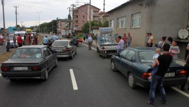 Takla Atan Otomobilin Sürücüsü Çekiçle Cam Kırılarak Kurtarıldı 2