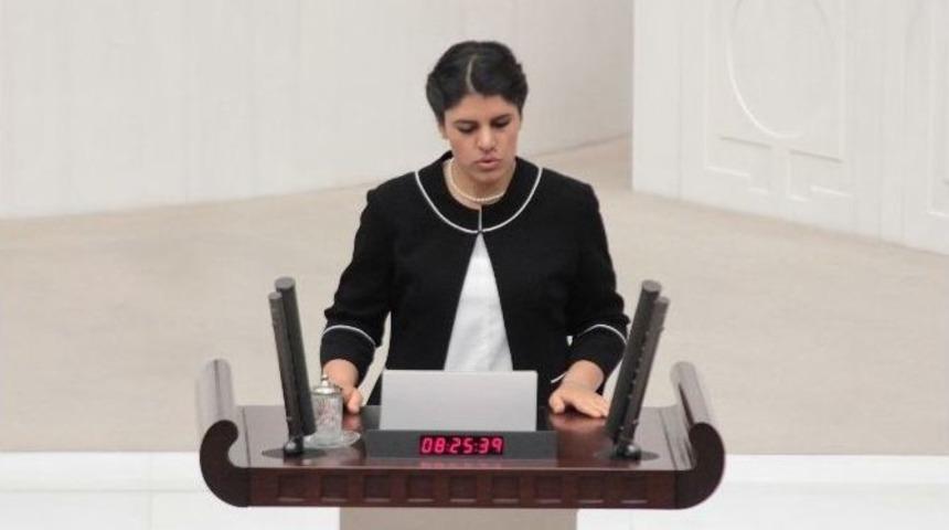 Dilek &Ouml;calan Yemin Etti