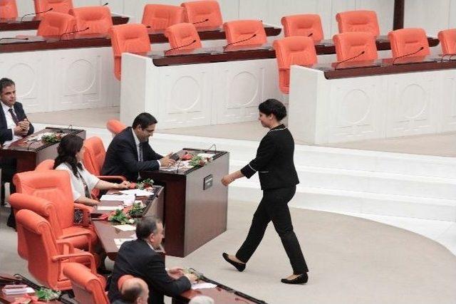 Dilek &Ouml;calan Yemin Etti 1