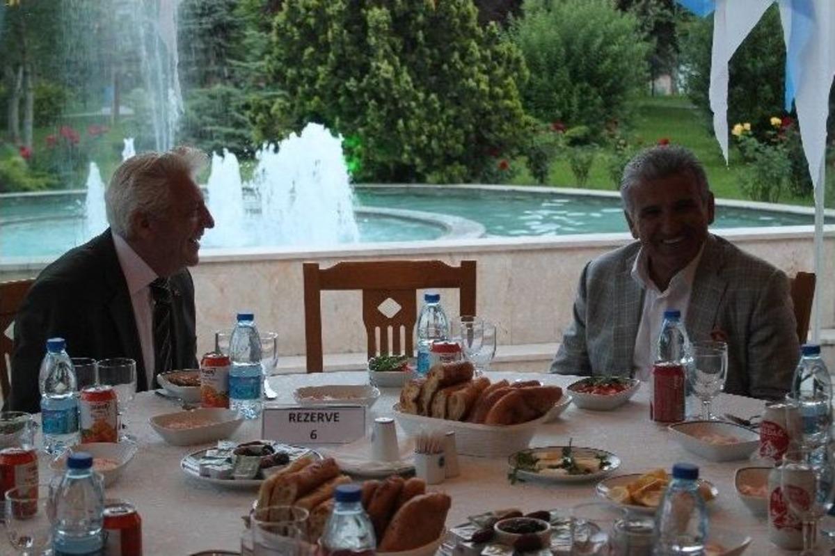 Ak Parti Milletvekili İşler, Teşekk&uuml;r İftarına Katıldı