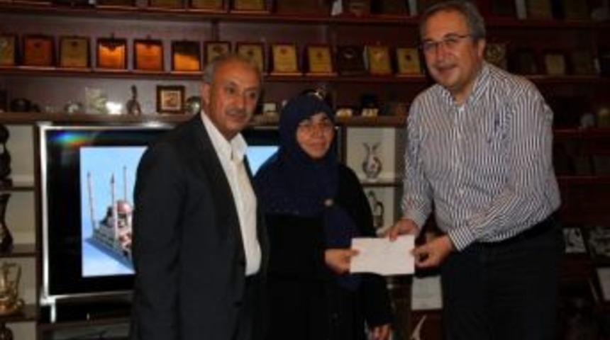 Hayırsever Ayşe Altun&rsquo;dan Nevşehir K&uuml;lliyesi Yapımı İ&ccedil;in 100 Bin Tl Bağış