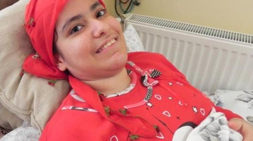 Yatağa Mahkum Kader'in Okuma Azmi