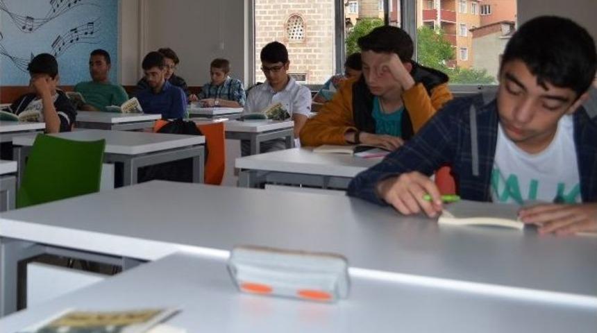 &Uuml;sk&uuml;dar Belediyesi&rsquo;nin Yaz Okullarına B&uuml;y&uuml;k İlgi