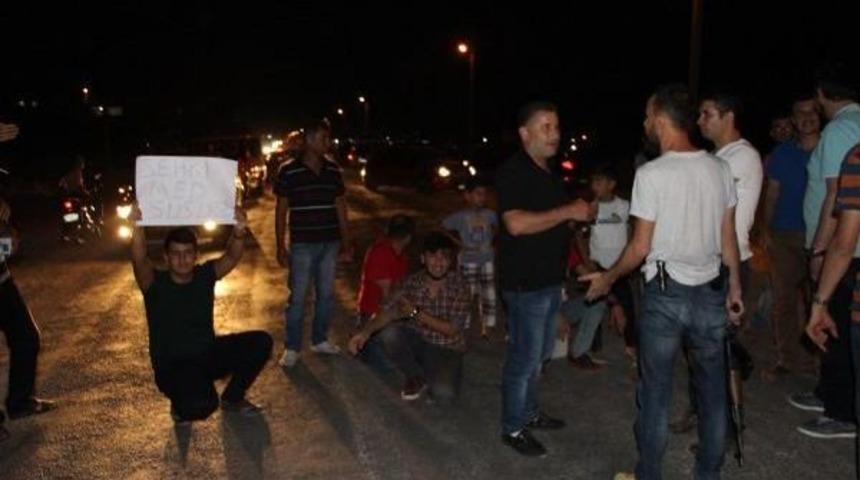 Nusaybin'de 2 G&uuml;nd&uuml;r Suları Akmayan Site Sakinleri Karayolunu Trafiğe Kesti