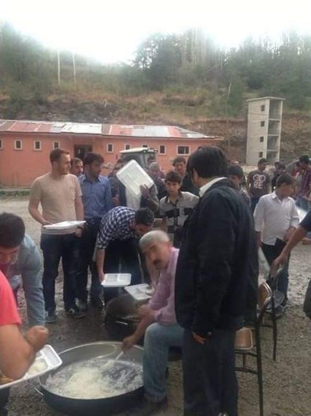 Bah&ccedil;esaray Belediyesi&rsquo;nin İftar &Ccedil;adırına Yoğun İlgi 2