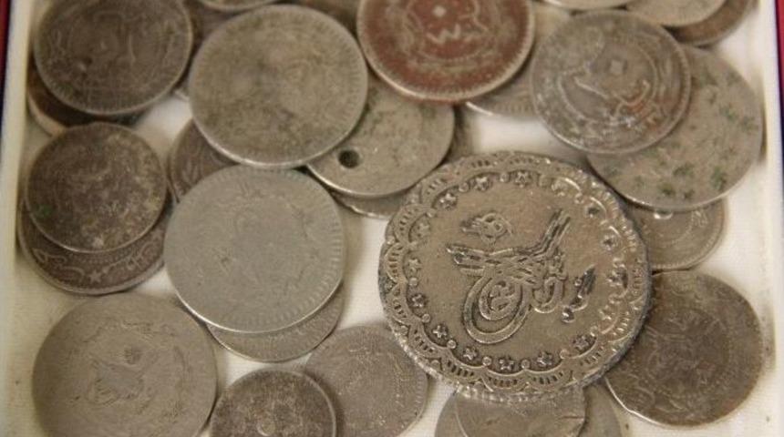 Emekli &Ouml;ğretmen Gen&ccedil;lere Koleksiyonculuğu Sevdirmeye &Ccedil;alışıyor