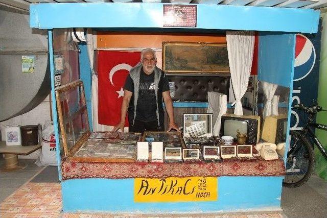 Emekli &Ouml;ğretmen Gen&ccedil;lere Koleksiyonculuğu Sevdirmeye &Ccedil;alışıyor 1