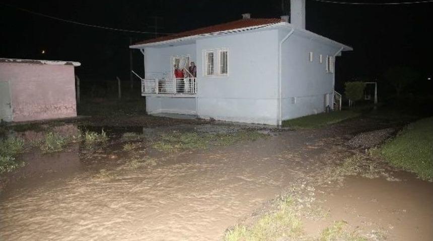 G&ouml;lbaşı&rsquo;nda Sel İle M&uuml;cadele