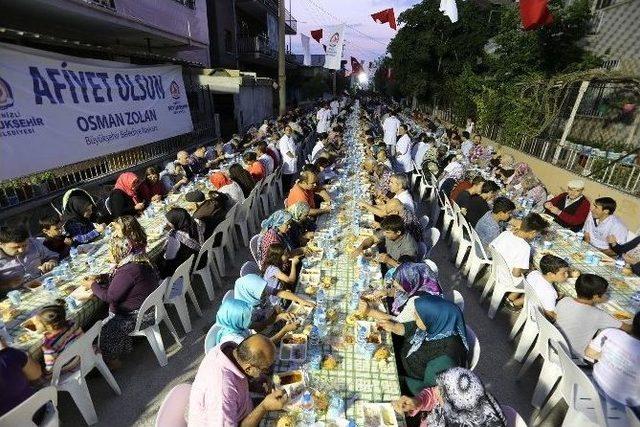 Başkan Zolan, Sevindik&rsquo;te Vatandaşlarla İftar Yaptı 1