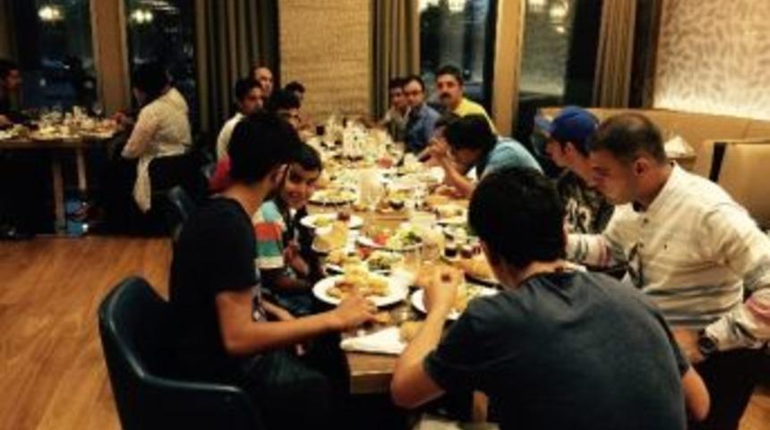 &Ccedil;ocuk Evlerine Beş Yıldızlı İftar