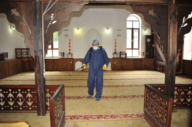 Osmangazi&rsquo;deki Camiler İla&ccedil;lanıyor 1