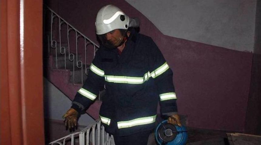 &Ouml;ğrenci Evinden Sızan Gaz Kokusu Vatandaşları Korkuttu