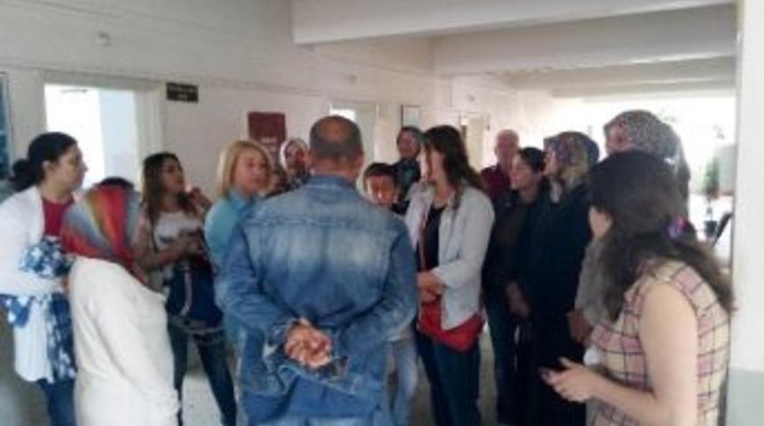 Lapseki&rsquo;de İmam Hatip Lisesinin Taşınmasına Veliler Tepki G&ouml;sterdi