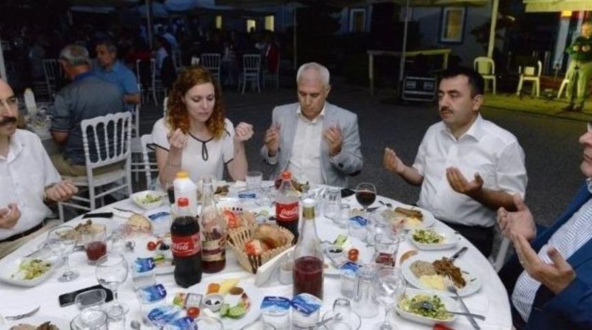 Nil&uuml;fer Ailesi İftarda Bir Araya Geldi