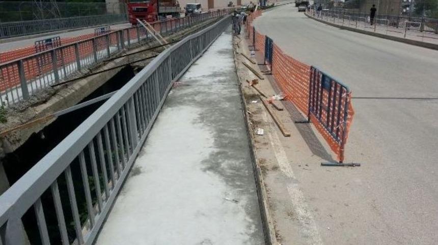 Bilecik Belediyesi Fen İşleri M&uuml;d&uuml;rl&uuml;ğ&uuml; Ekiplerinden Mazgal Temizliği