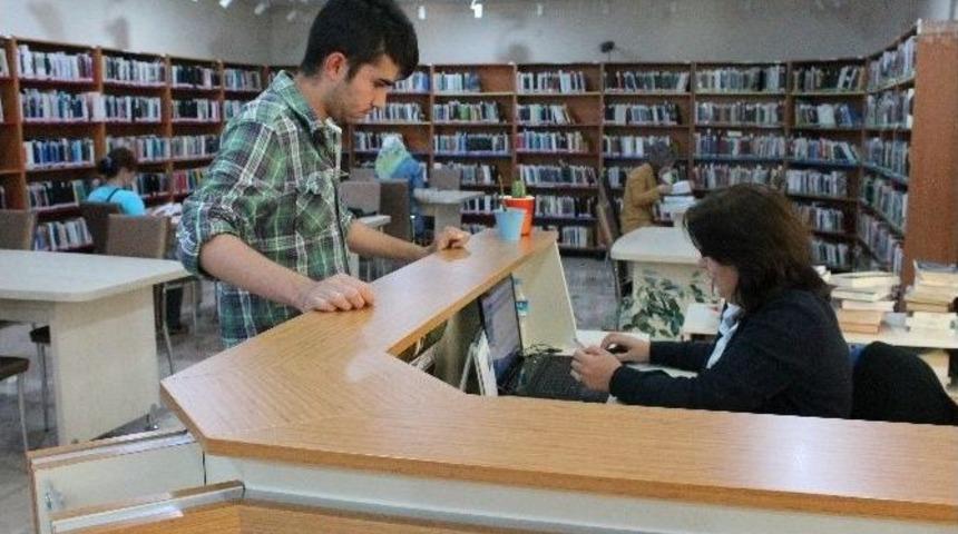 K&uuml;t&uuml;phanelere İlgi Artıyor