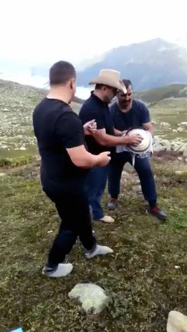 Laz 53 tencere roket atar paylaşımı sosyal medyada ilgi gördü 1