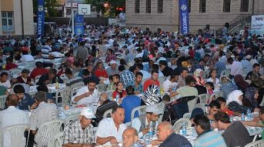 Belediye Mahalle İftarlarında Vatandaşlarla Buluşuyor