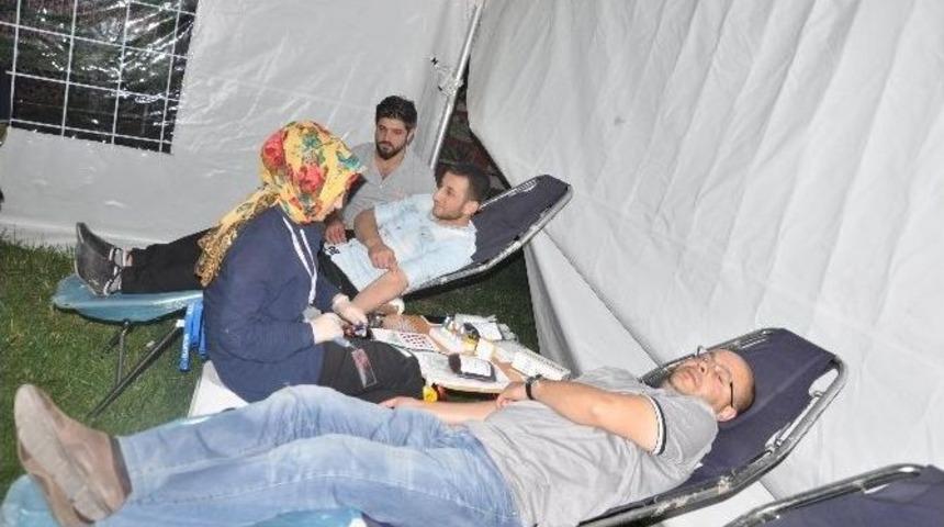 Muş&rsquo;ta Kızılay İftardan Sonra 80 &Uuml;nite Kan Topladı