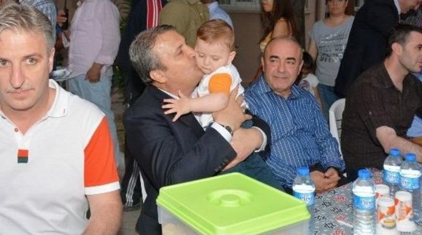 Başkan &Ccedil;er&ccedil;i Merkez Efendi&rsquo;de Vatandaşlar İle İftarda Buluştu