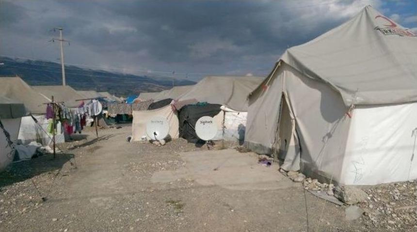 &Ccedil;adırkentte Yangın: 2 &Ouml;l&uuml;