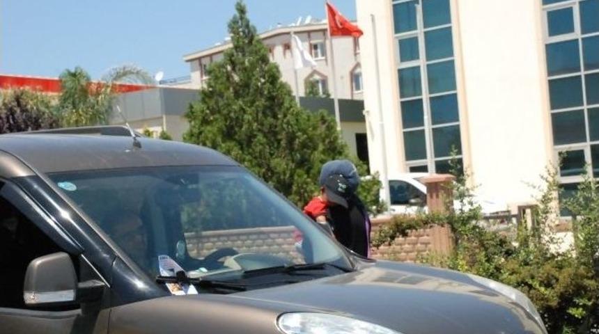 Didim’de Dilenciler Trafiği Tehlikeye Düşürüyor