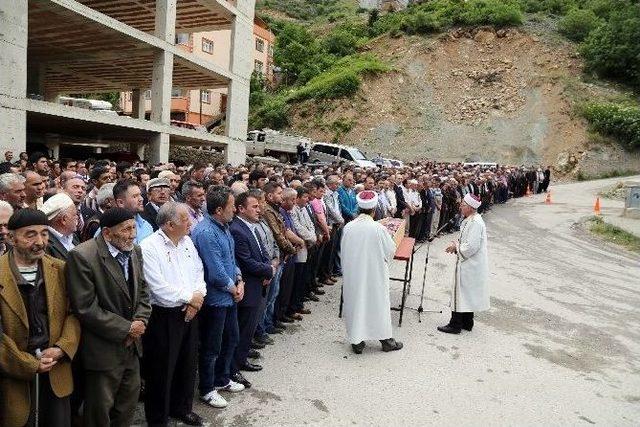 Lise Son Sınıf Öğrencisi Son Yolculuğuna Uğurlandı