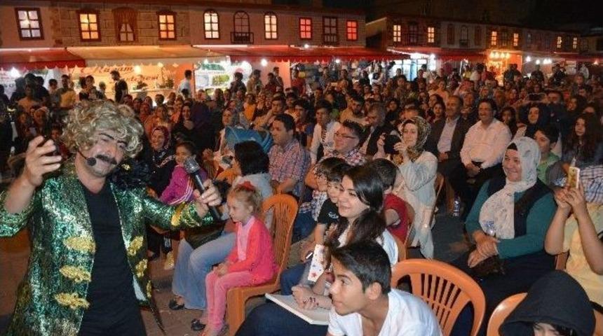 Seksenler Dizisi Oyuncuları Ramazan Sokağını Şenlendirdi
