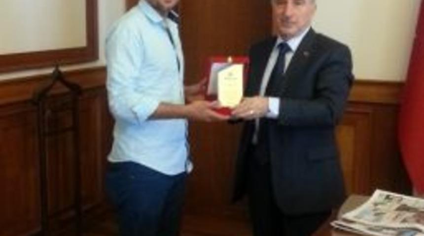 Mafsad&rsquo;tan Vali Kam&ccedil;ı&rsquo;ya Plaket