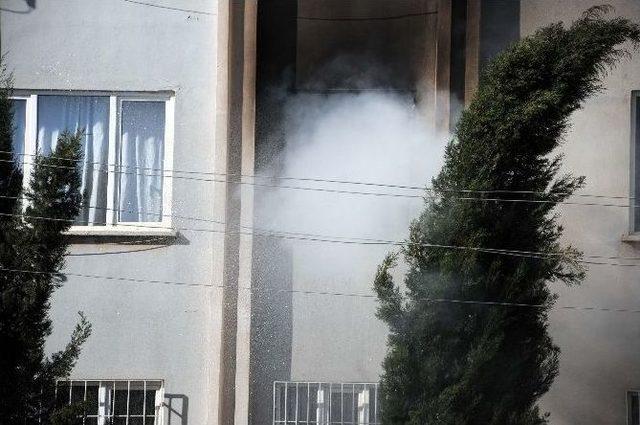 Gaziantep’te Apartman Katında Çıkan Yangın Korkuttu