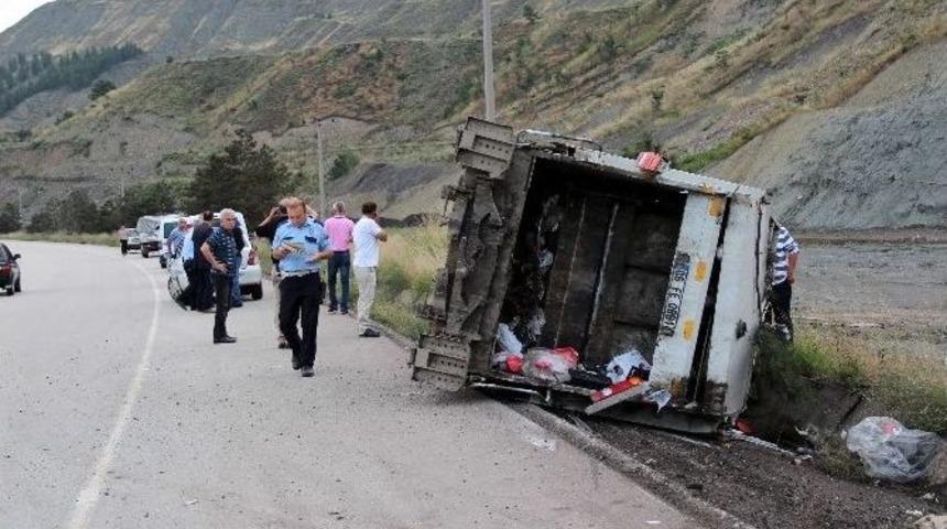 Karab&uuml;k&rsquo;te Trafik Kazası: 2 Yaralı