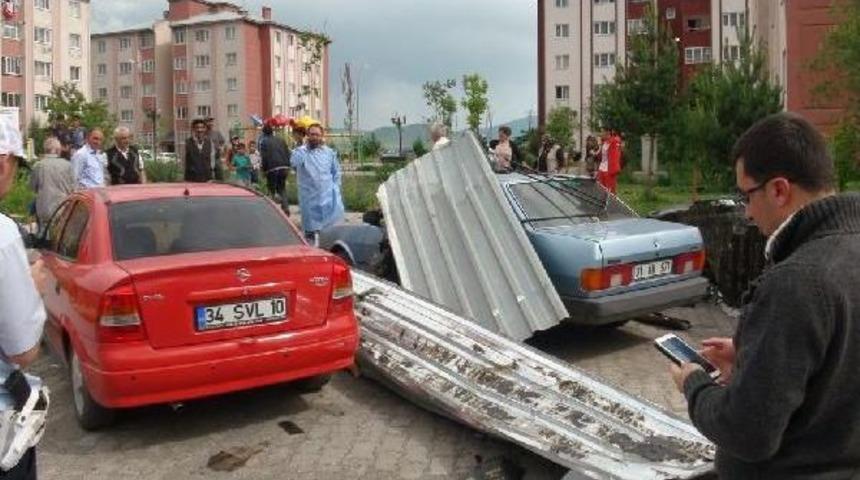 Kars'ta Fırtına &Ccedil;atıları U&ccedil;urdu