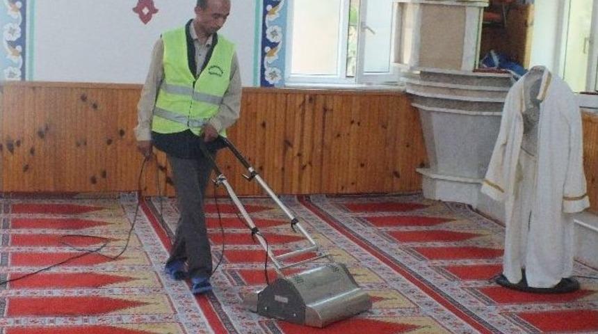 Germencik&rsquo;te Camiler Temizleniyor