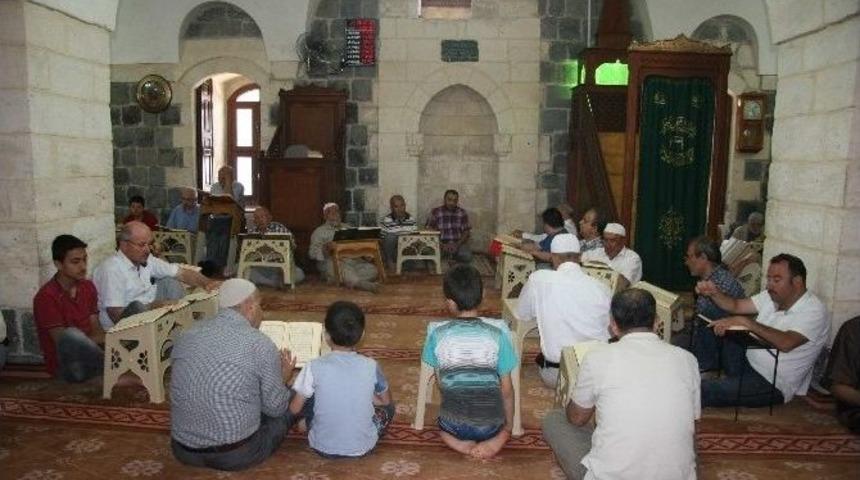 Kilis&rsquo;te Mukabele Geleneği S&uuml;r&uuml;yor