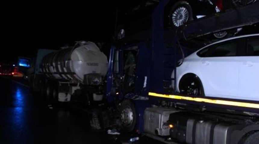 Tankere &Ccedil;arpan Tır'daki 6 Yeni Otomobil Zarar G&ouml;rd&uuml;