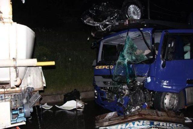 Tankere &Ccedil;arpan Tır daki 6 Yeni Otomobil Zarar G&ouml;rd&uuml; 1