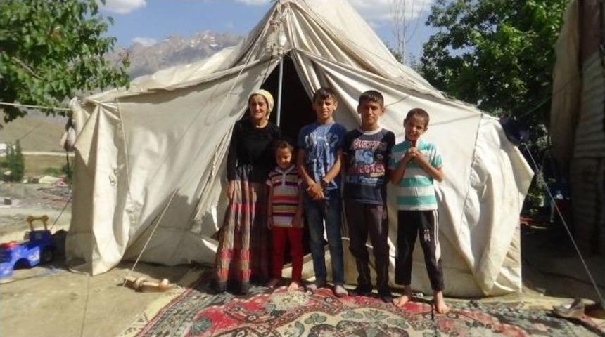 Valilikten 3 Aydır &Ccedil;adırda Yaşayan Aileye Ev S&ouml;z&uuml;