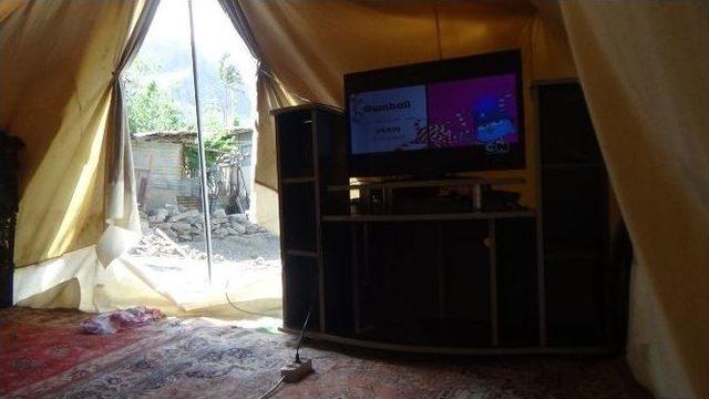 Valilikten 3 Aydır &Ccedil;adırda Yaşayan Aileye Ev S&ouml;z&uuml; 1