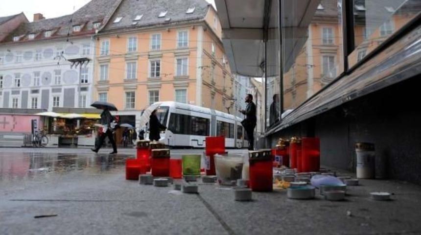 Graz&rsquo;Da Trafik Ter&ouml;r&uuml; Kurbanı 3 Kişi Mumlarla Anıldı