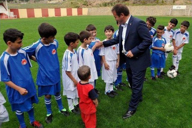 Gümüşhane Belediyesi ‘yaz Futbol Okulu’ Açıldı