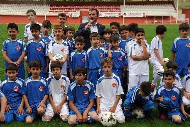 Gümüşhane Belediyesi ‘yaz Futbol Okulu’ Açıldı