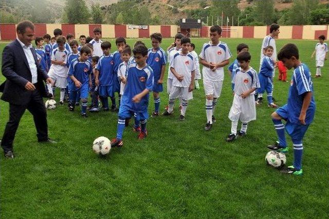 Gümüşhane Belediyesi ‘yaz Futbol Okulu’ Açıldı