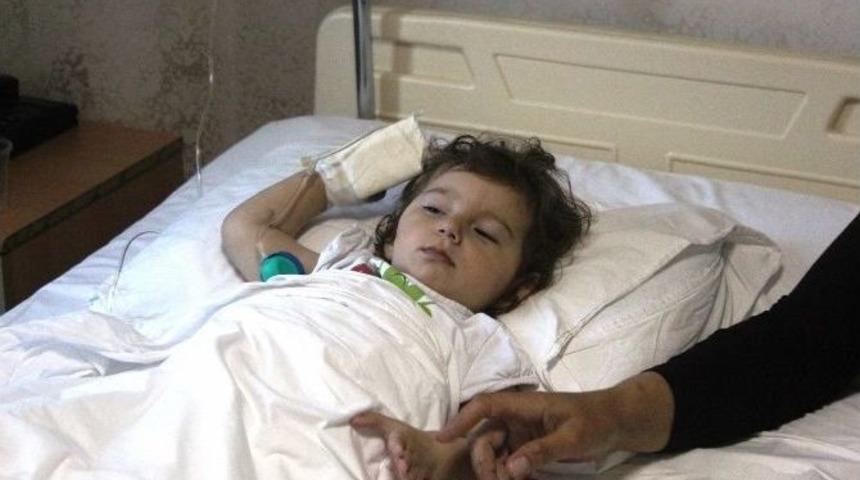 (&ouml;zel Haber) 7. Kattan D&uuml;şen Bebeği 1. Kata Asılan Halı Kurtardı