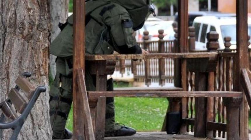 Patlatılan Ş&uuml;pheli &Ccedil;antadan Makyaj Malzemesi &Ccedil;ıktı