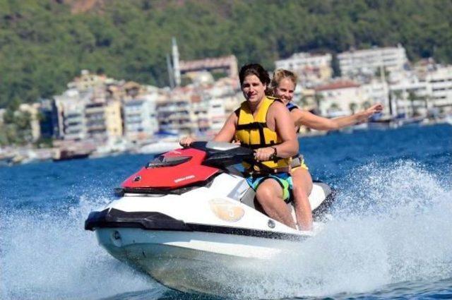 Marmaris'teki Turistler Su Sporları Ile Heyecan Arıyor