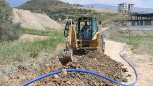Antakya’da İçme Suyu Şebekesi Döşeme Çalışmaları Devam Ediyor