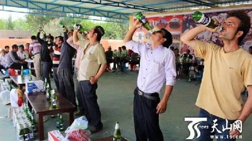 Seyit T&uuml;mt&uuml;rk: &Ccedil;in Polisi Kaşgar Kentinde Oru&ccedil; Tutan 18 M&uuml;sl&uuml;manı &Ouml;ld&uuml;rd&uuml;