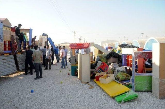 Deniz Feneri &Ccedil;adır Kentte Bir Tır Dolusu Oyuncak Bağışladı 1